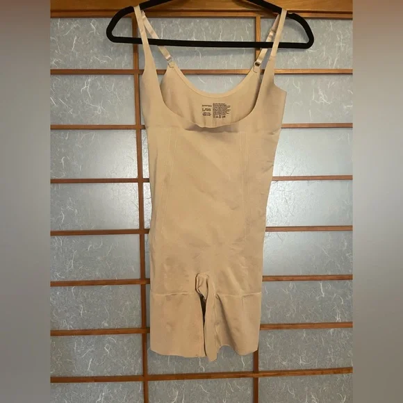 Spanx Shapetx size L Shapewear Open-Bust, Mid Thigh - Picture 1 of 4